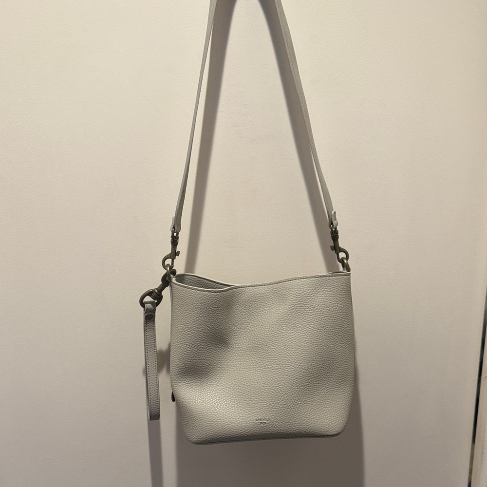 Angela Roi Elegant light gray Leather Shoulder Bag